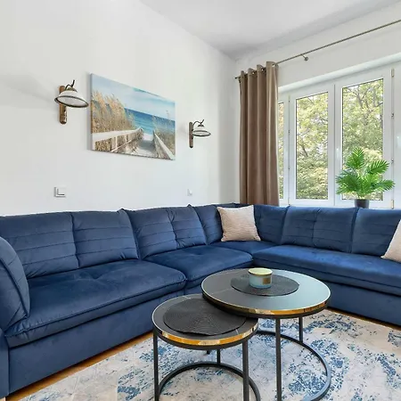 Family In Near The Seaside Promenade By Renters Apartamento *