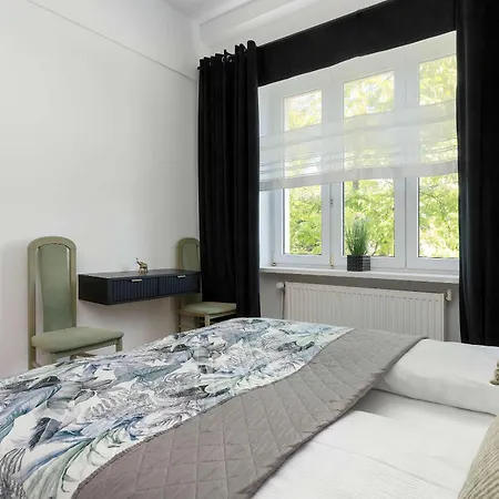 Family In Near The Seaside Promenade By Renters Apartamento *